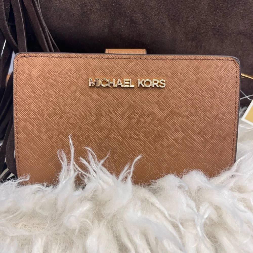 MICHAEL KORS Medium Crossgrain Leather Bifold Wallet ZP CN Luggage NWT